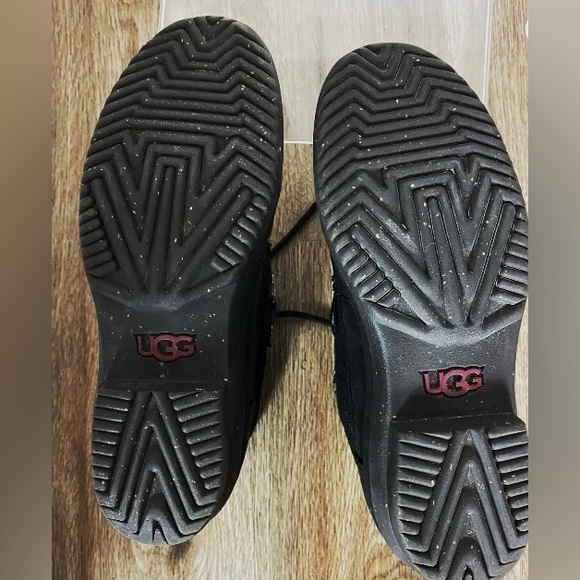 EUC UGG Waterproof Women's Black Leather Lace Up Ankle Boots s/n 1007999 Sz 6 - Picture 6 of 10